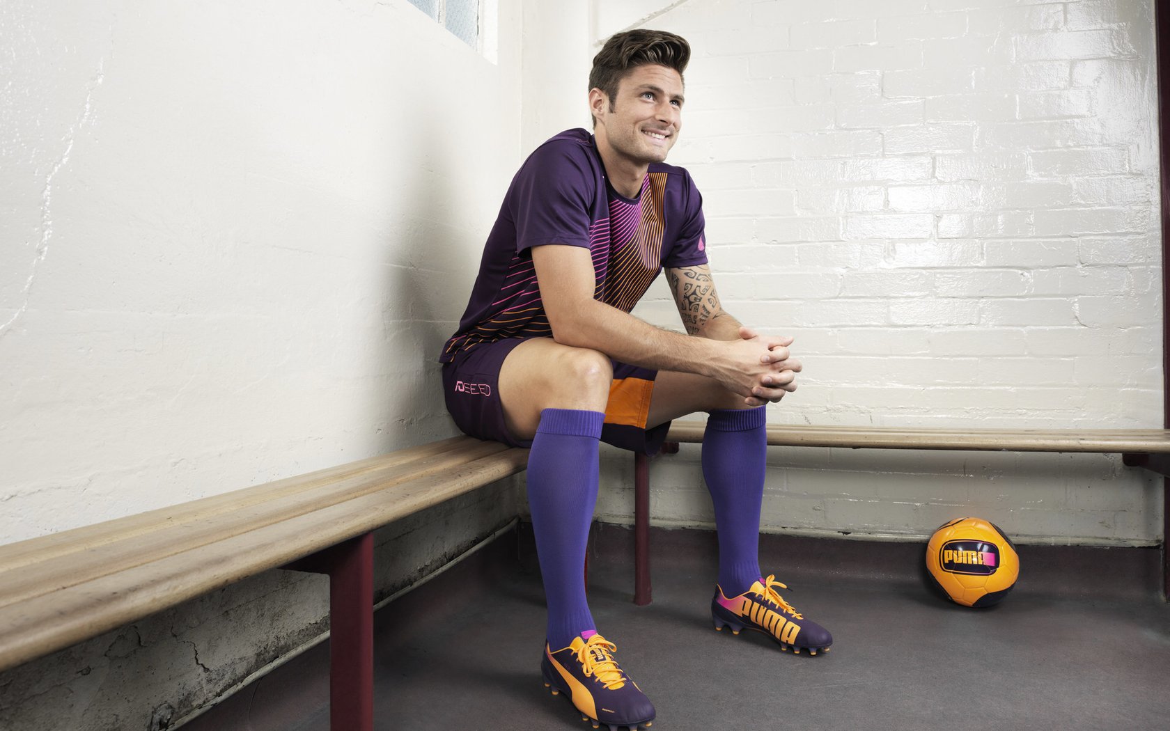 梅西助攻梅开二度，带领巴萨获胜，梅西打进巴萨的官方进球